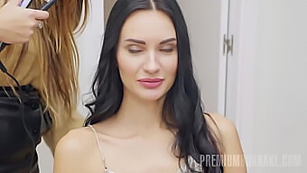 Megan Venturi se tušira z ogromnim izlivom v premium bukkake videu