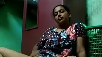 Hot Indian Aunty'S Fingering - Part 1