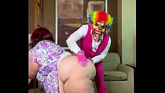 La Première Visite De Cirque De Natalie Et Son Expérience Palpitante Avec Des Clowns