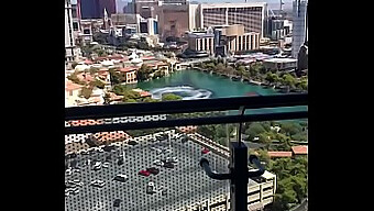 Trío Interracial En Las Vegas Con Una Gran Polla