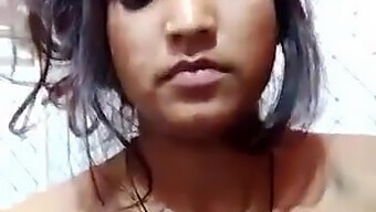 Regardez Une Beauté Indienne Dans Une Vidéo Porno Chaude Et Hardcore