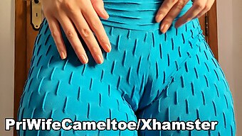 Blond Kones Cameltoe Vises Frem I Gymnastikleggins