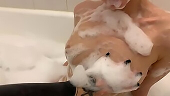 Young 18+ Amateur Enjoys A Steamy Bath