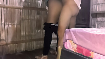 Remaja Latina Muda Dipekerjakan Untuk Pekerjaan Dan Mengikuti Audisi Untuk Menjadi Pembantu Di Rumah Pedesaan, Di Mana Dia Terlibat Dalam Kegiatan Seksual Dengan Ayah Tirinya.