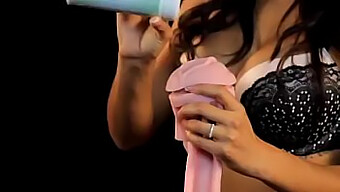 Prozkoumejte Potěšení S Indickými Sexuálními Hračkami Daisy Marie'S Fleshlight.