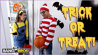 Evelin Stone a Bruno se účastní fetišového setkání s nohama v BANGbros videu s halloweenskou tématikou