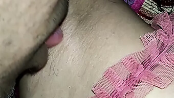 Liếm Và Ngồi Lên Mặt Trong Một Cuộc Gặp Gỡ Glory Hole