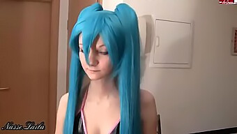 Junger deutscher Teen hat Cosplay-Sex und bekommt eine Gesichtsbesamung