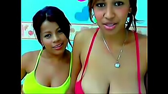 Dulce E Ana, Duas Cam Girls Brasileiras, Mostram Suas Bundas Grossas