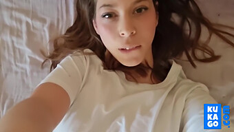 Jung Und Sexy: Eine Solo-Amateur-Webcam-Session Mit Großen Titten