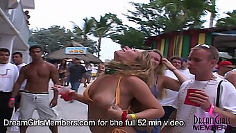 Entregue-Se A Uma Festa Privada Com Um Barman E Deslumbrantes Garotas Dos Sonhos Em Um Ambiente Ao Ar Livre