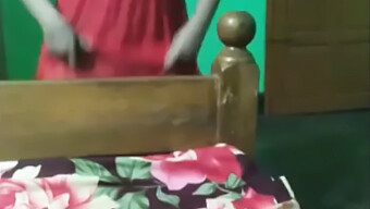 Una Seductora Adolescente India Realiza Un Baile Ardiente En Pantimedias