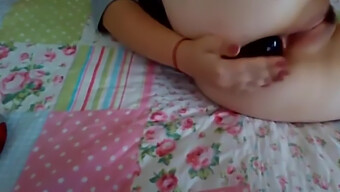 Gadis Amatur Rusia Memuaskan Dirinya Sendiri Dengan Dildo