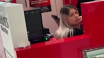 La Milf Di Colore Lexy Villa In Un Video Adatto Al Rigonfiamento