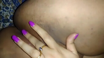 Me encanta complacer mi propio coño con mis dedos