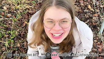 Pov Video Von 18-Jährigem Deutschem Teen Beim Blowjob Im Freien