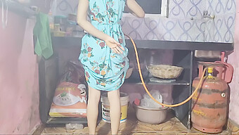 Indian Amateur Couple Gets Kinky In The Kitchen