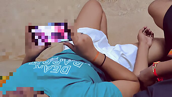 Suman, Una Mujer India, Ve Porno Y Es Descubierta Por Su Hermanastro, Quien Luego Procede A Tener Sexo Con Ella