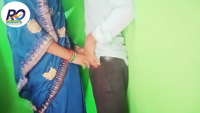 Kommer på indiska Desi Devars kuk i en het Desi-Bhabhi Gori-video