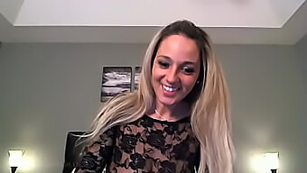 Nikki Sims Mostra Tudo Na Performance Da Webcam