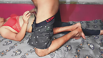 Pareja Joven Bengalí Se Involucra En Sexo Caliente En La Habitación Del Dormitorio Con Audio Explícito Y Gime