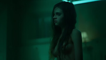 Scène Chaude 2x Hd D'India Eisley Étudiante Dans Le Film De Nao Olhe