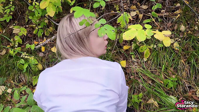 Je me branle avec ma demi-sœur dans le parc: une aventure sexuelle en POV - Vidéo en direct